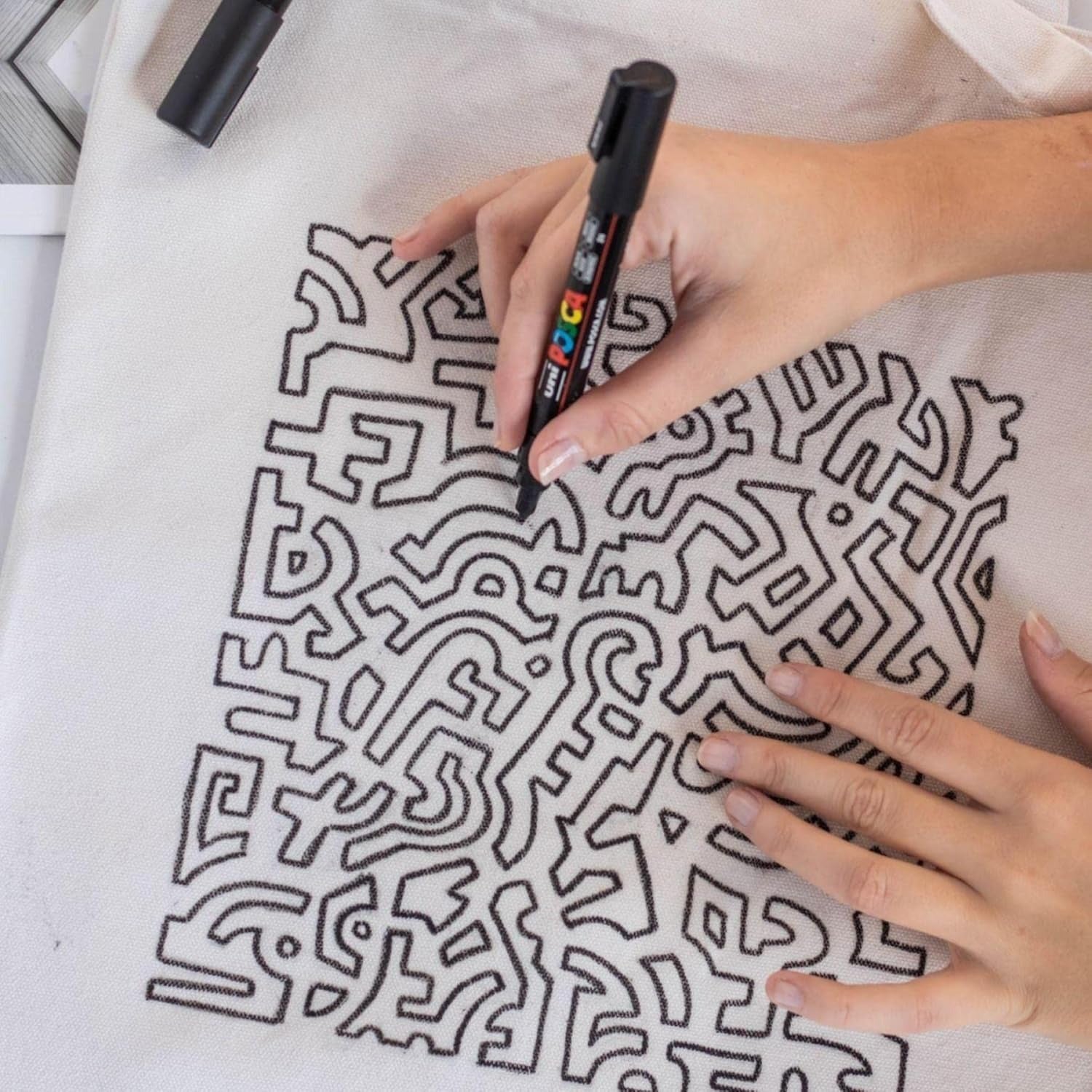 Marqueurs à Eau POSCA - Design Ergonomique pour Créativité Artistique - Peinture Durable
