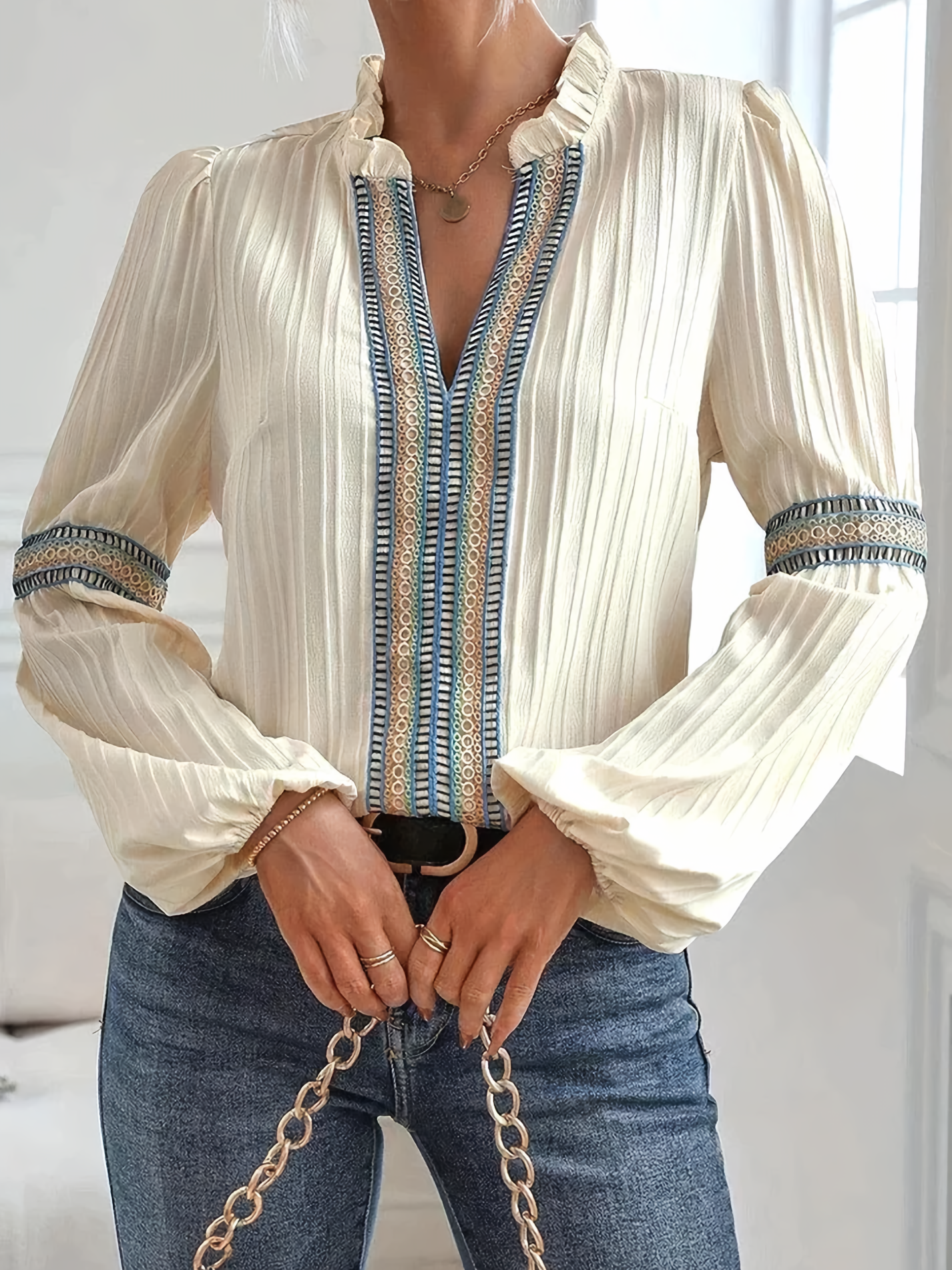 Blouse en dentelle Amelie en taille S pour un look chic et sophistiqué travel