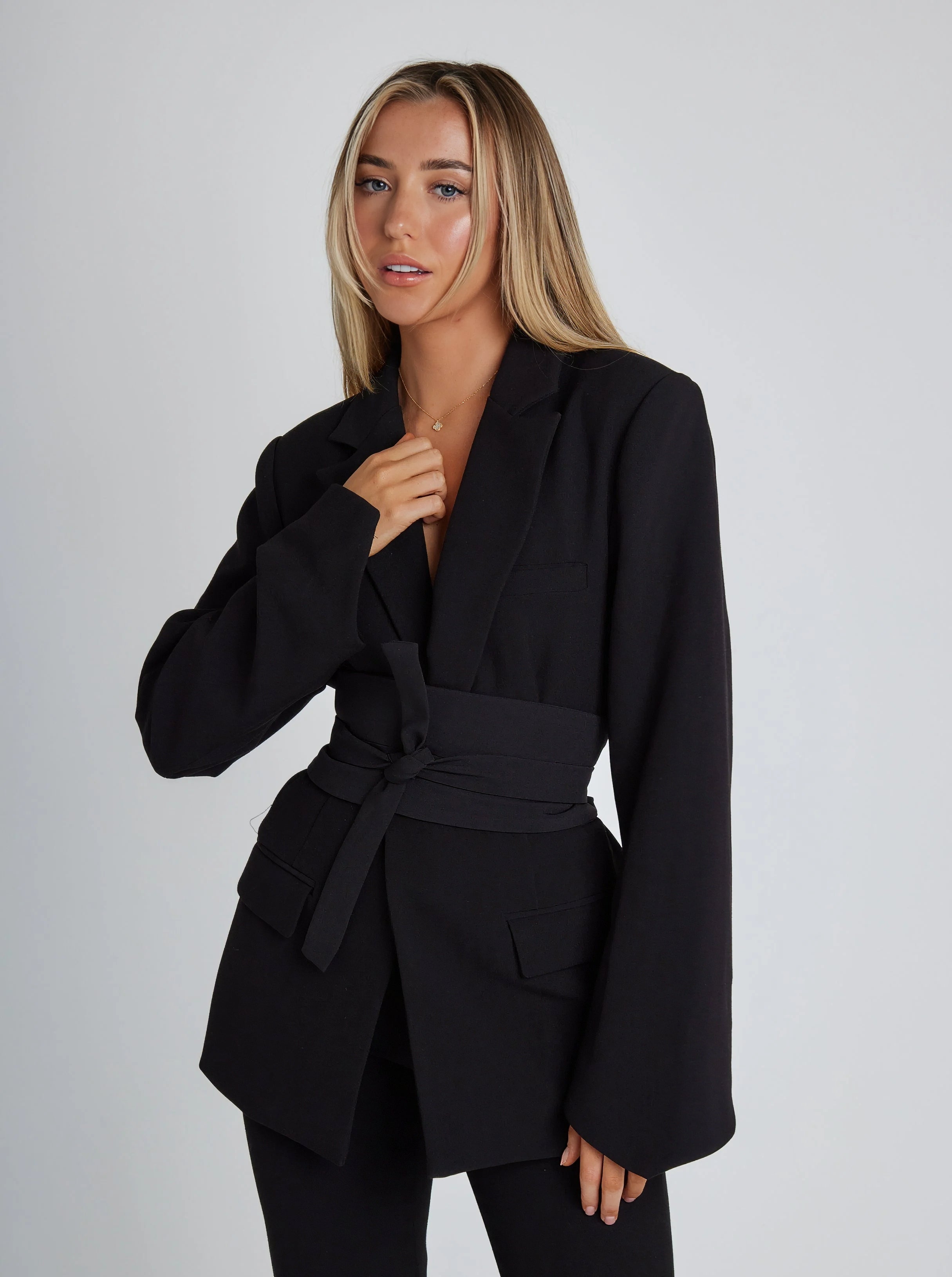 Blazer Élégant Noir - Style Polyvalent & Garde-Robe Essentielle travel bottle
