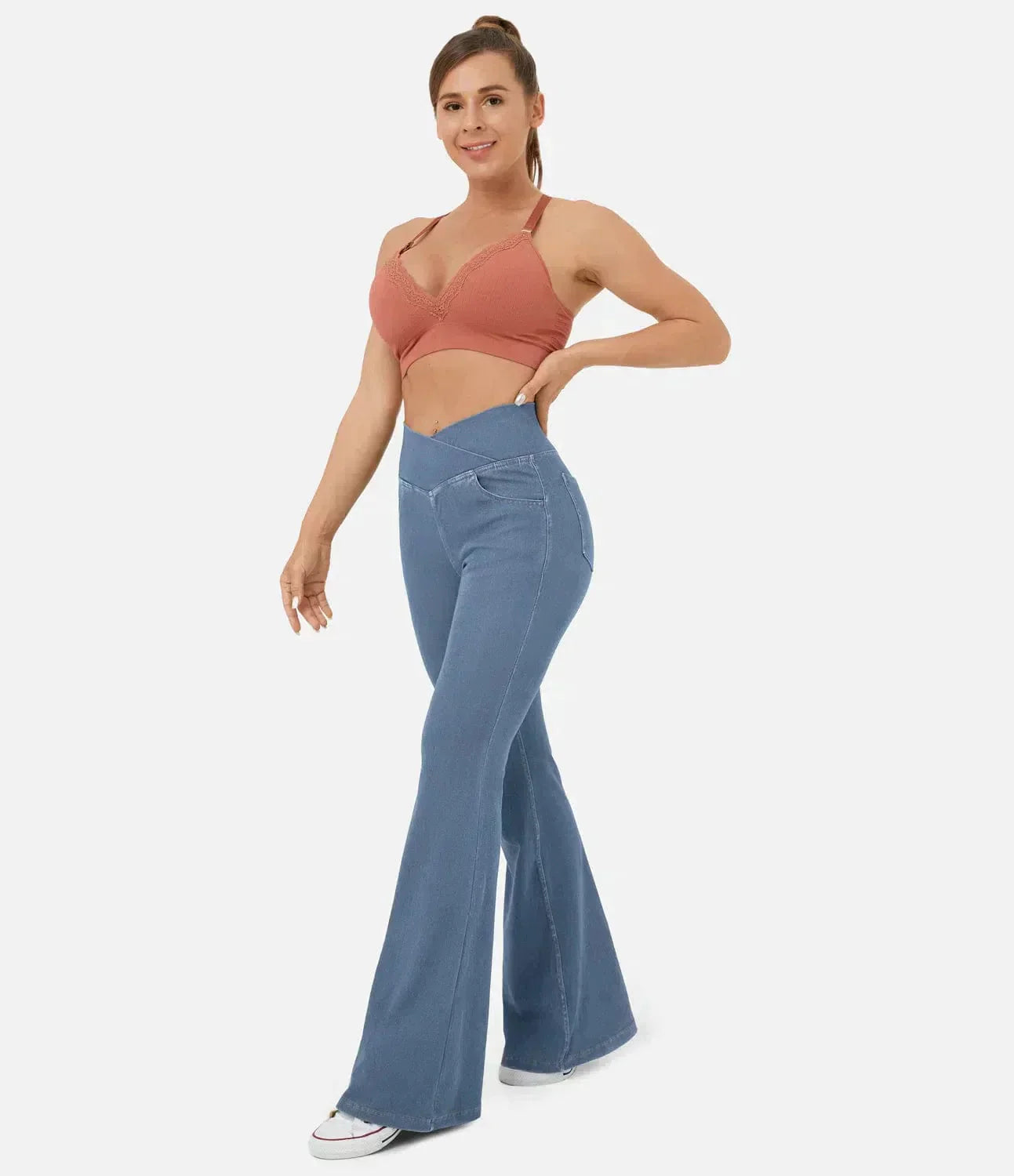 Jean large à taille haute stylisé Camille en Bleu clair - Look décontracté et élégant