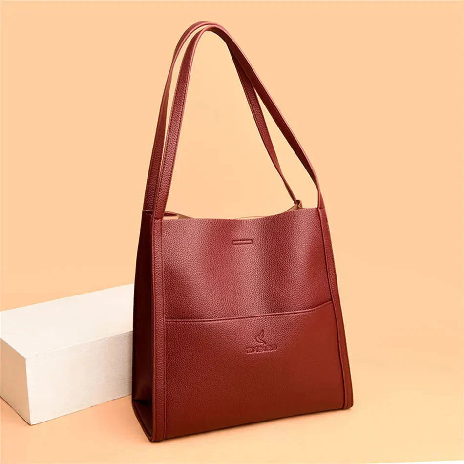Sac à main ChicBag en Rouge, accessoire polyvalent au design fonctionnel trav