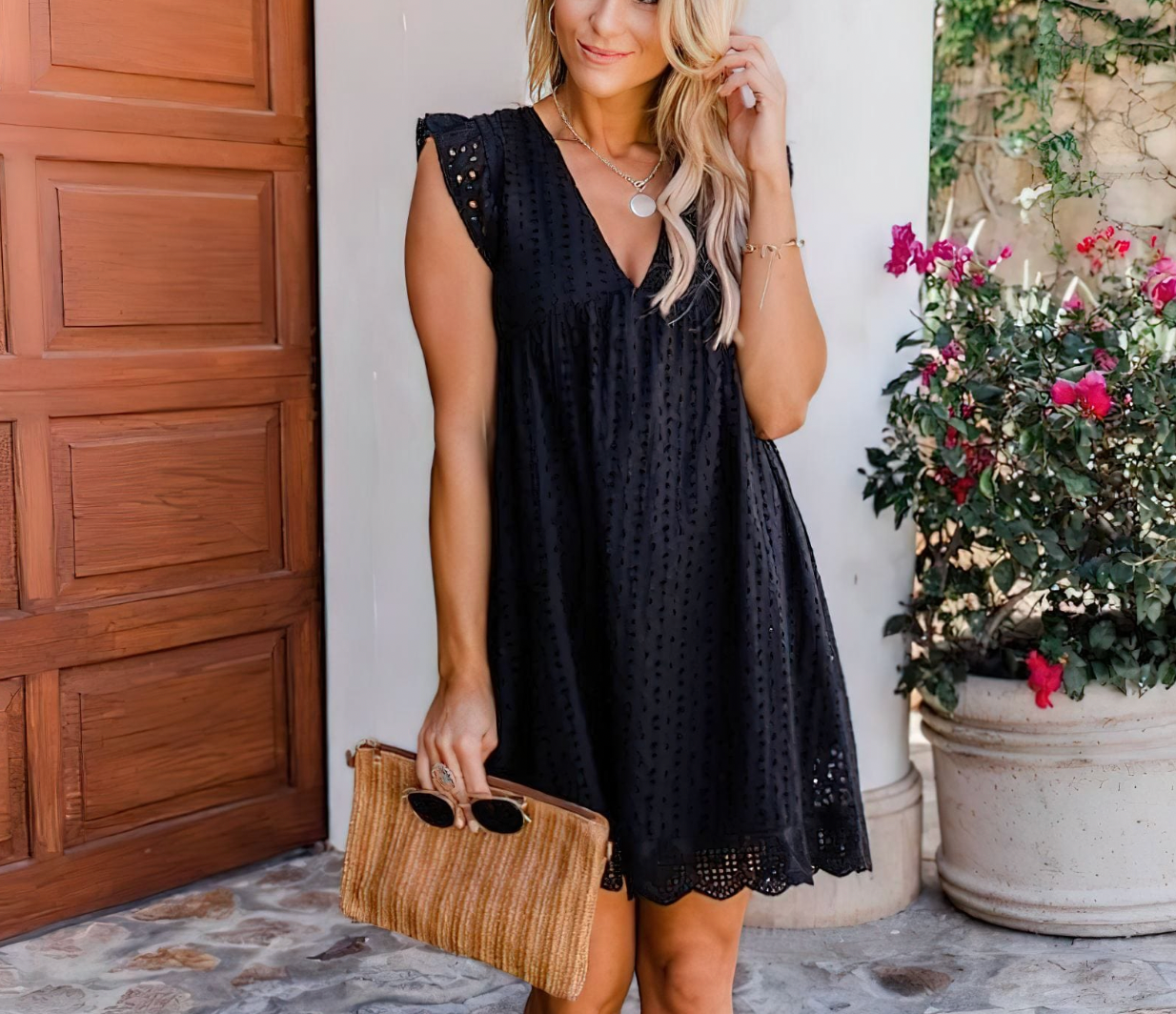 Robe d'été en noire en coton naturel pour un look estival féminin et pratique dog