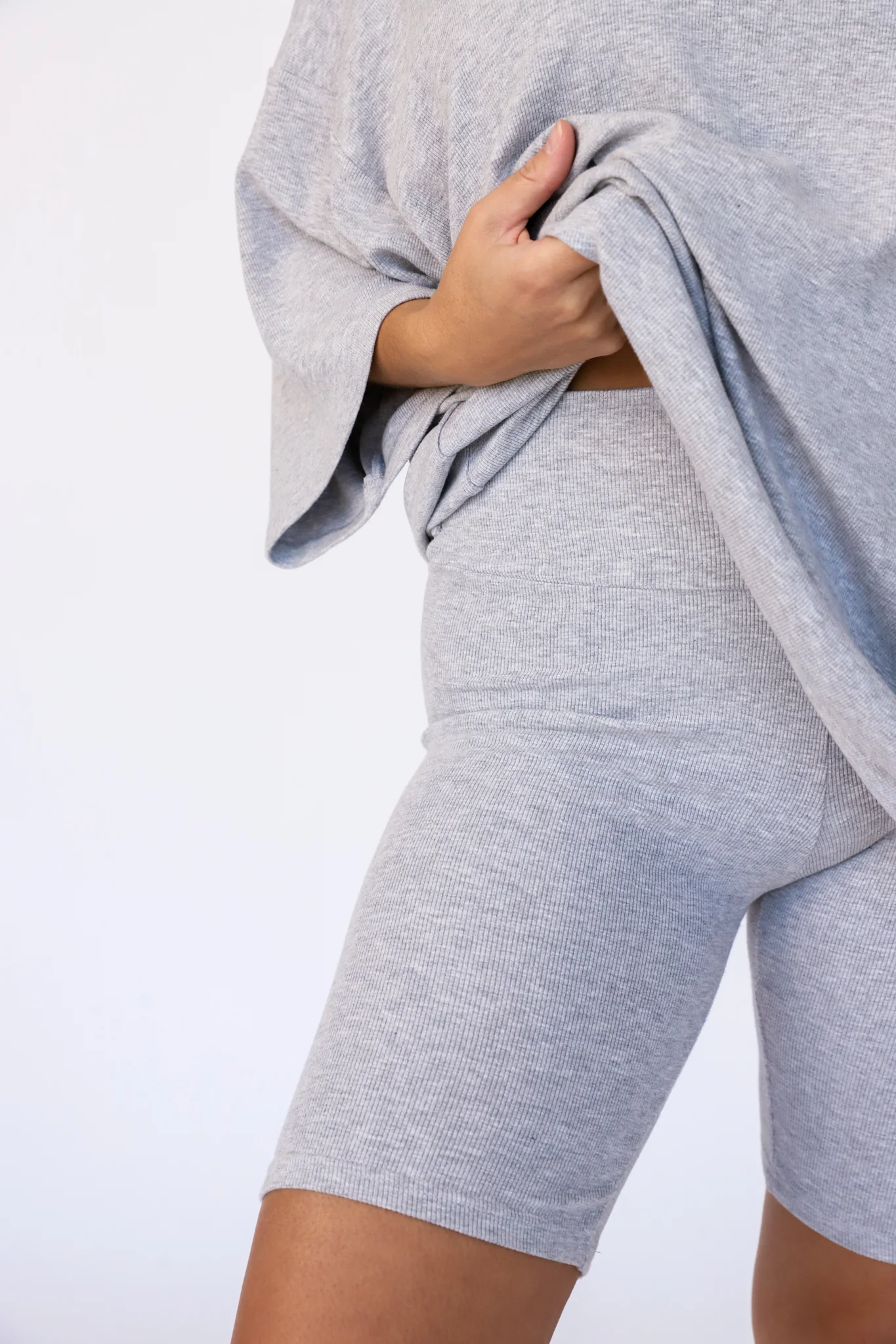 Ensemble Doux Et Extensible Freya en Gris, ceinture plate et design durable t