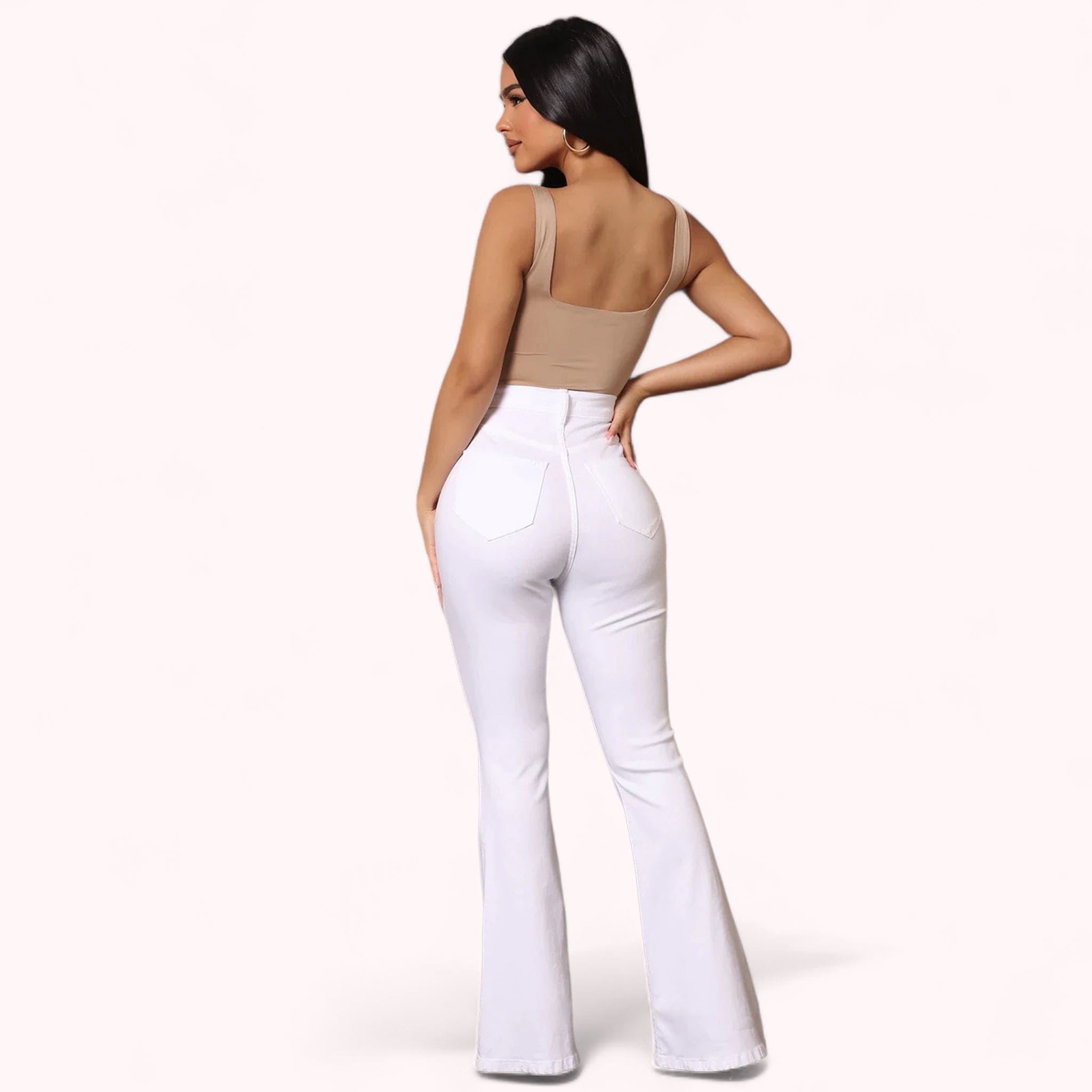 Jean femme taille haute courbe lift en blanc, denim de qualité, coupe flatteuse pour une silhouette définie