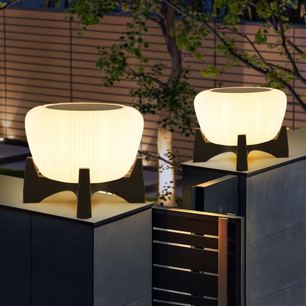 Outdoor pathway light