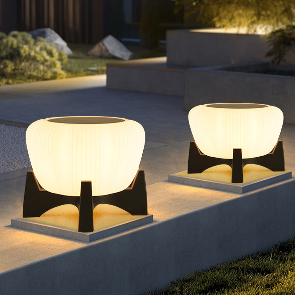 Outdoor pathway light