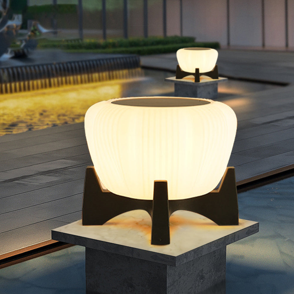 Outdoor pathway light