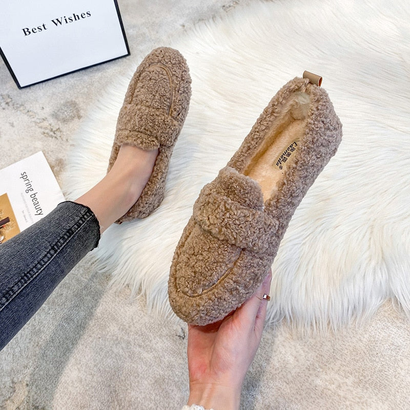 Pantoufles en peluche mi-chaussures Kaki par JUBILISTO - Confort ultime et style unique
