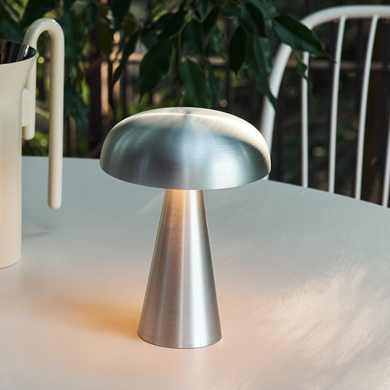 Nova table lamp
