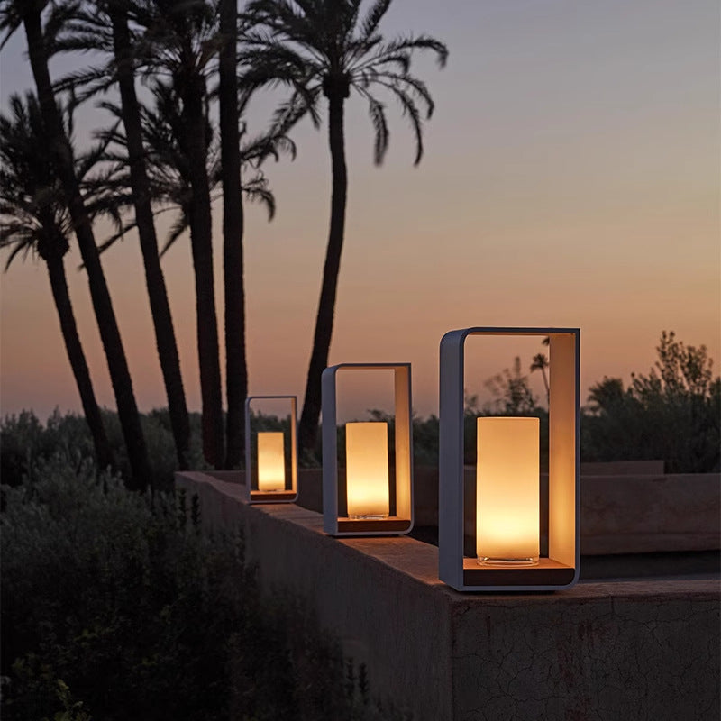 Solar lawn lamps