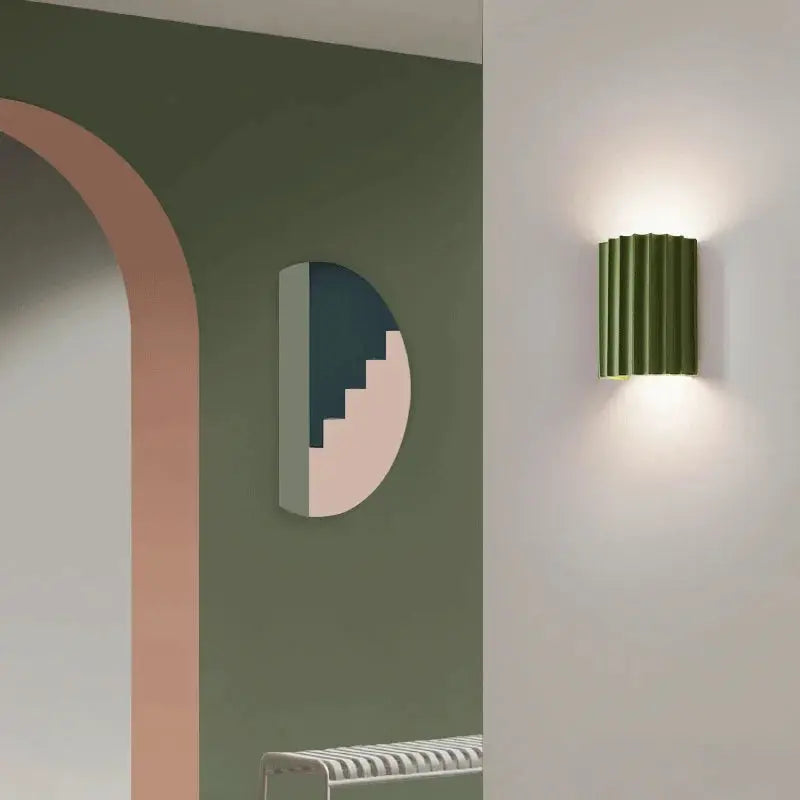 Applique Murale Moderne en Résine Élégante pour Chambres et Salons travel bot