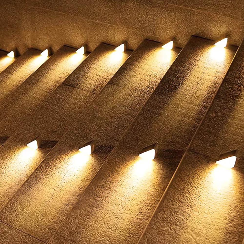 Solar lamps for outdoor stairs