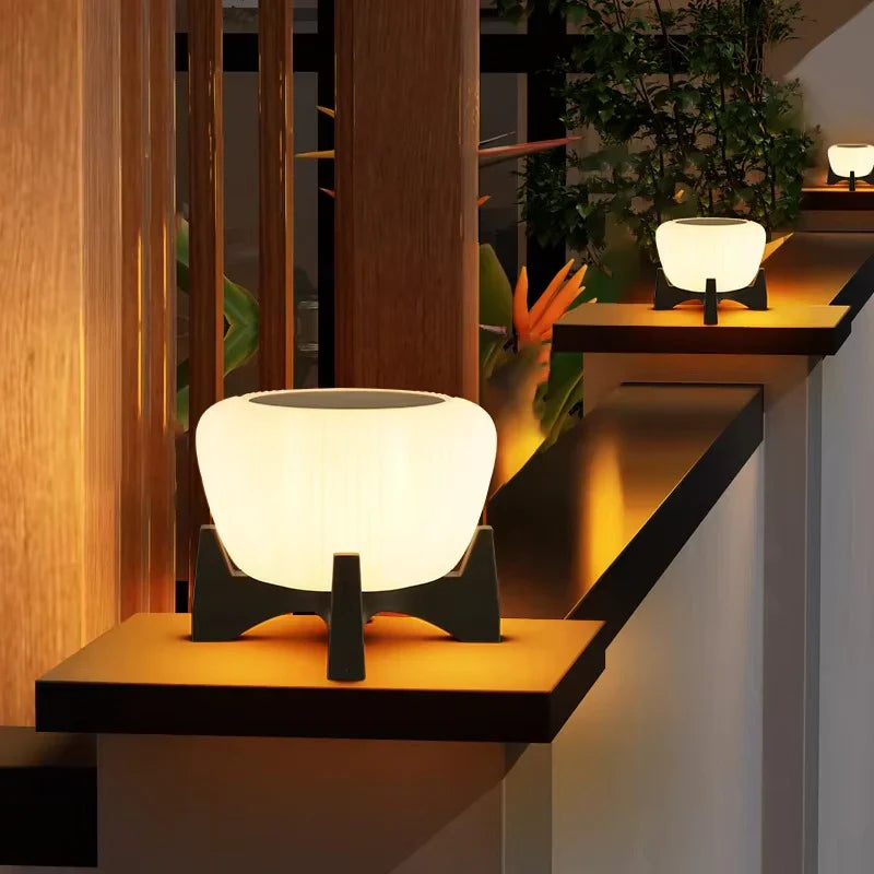 Outdoor pathway light