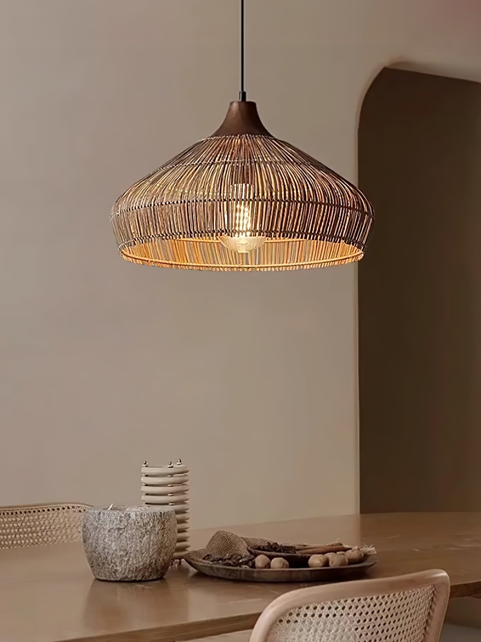 Hanging lamp in wicker and rattan