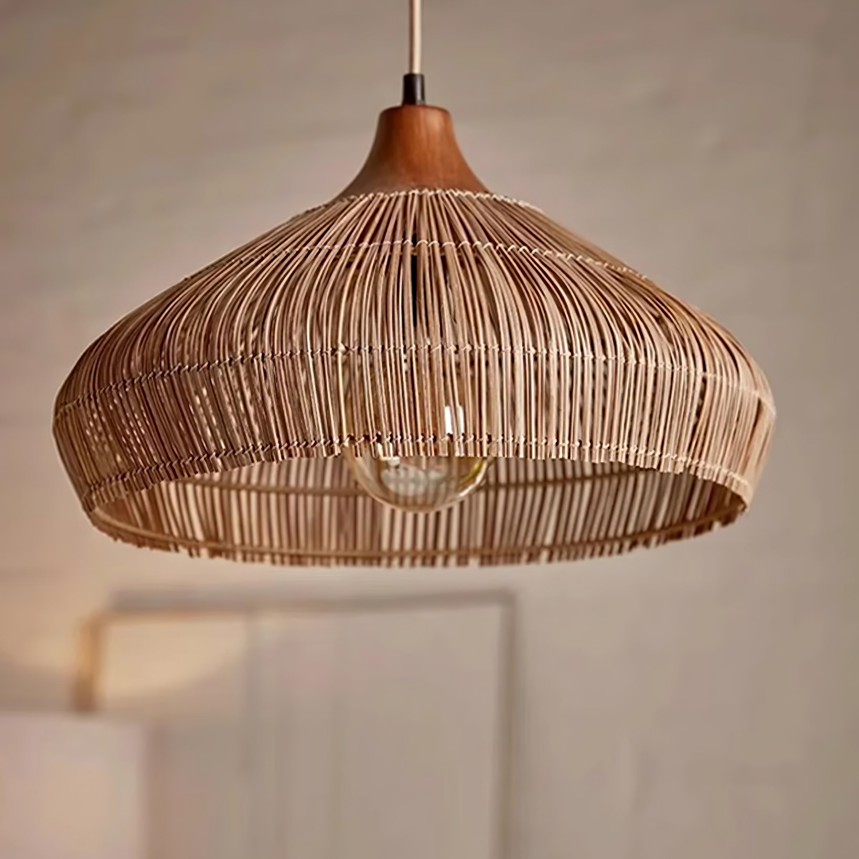 Hanging lamp in wicker and rattan