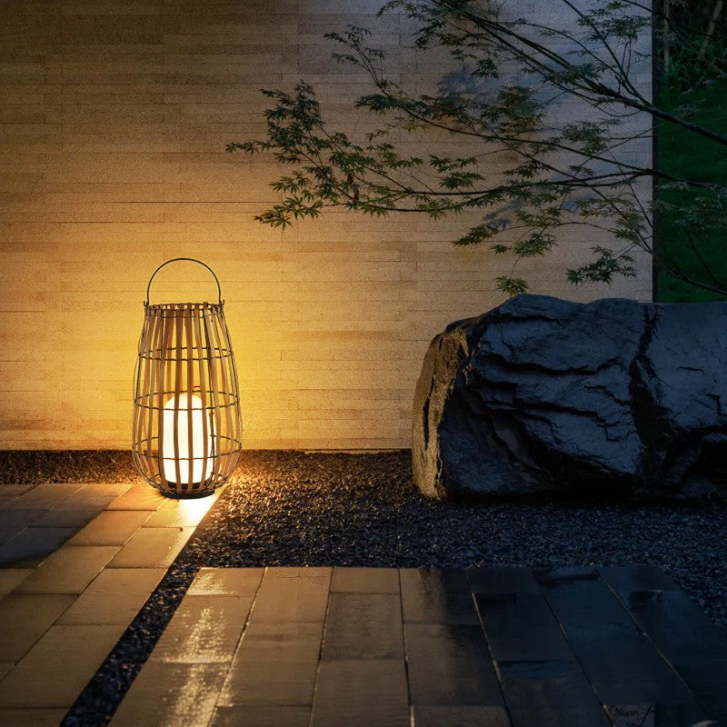 Solar patio lamp